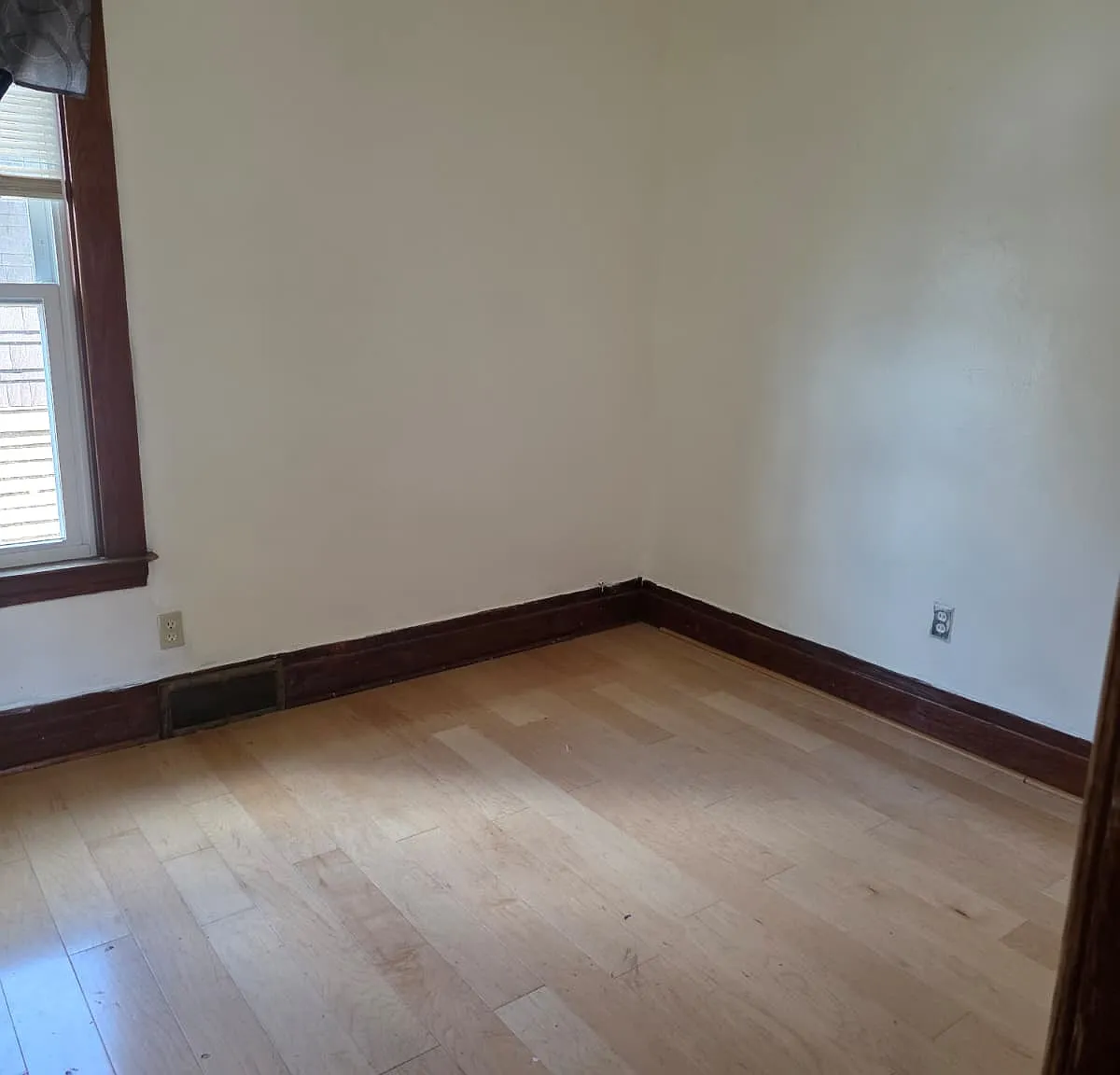 2 bed, $1,000 — Photo 2