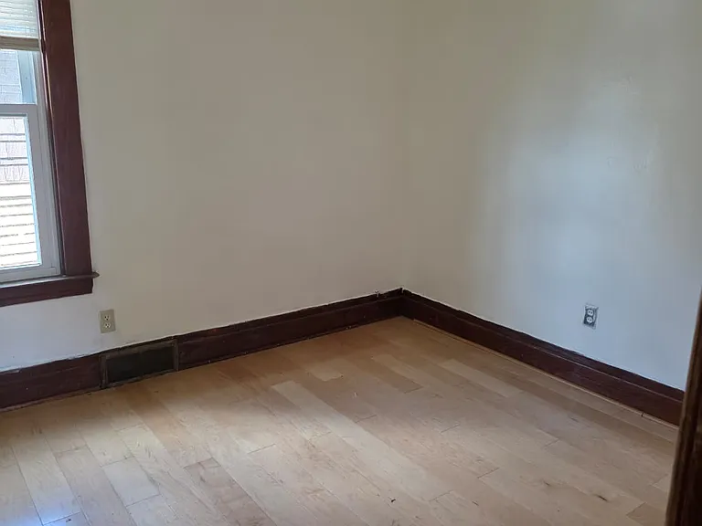 2256 Whitney Ave #2-1 — Photo 2