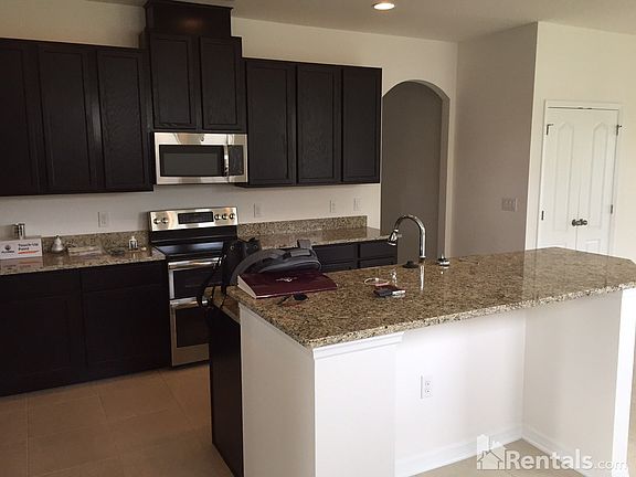 4th image of 5105 Sorrento Blvd W
