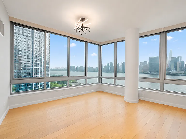 4630 Center Blvd #1005 — Photo 3