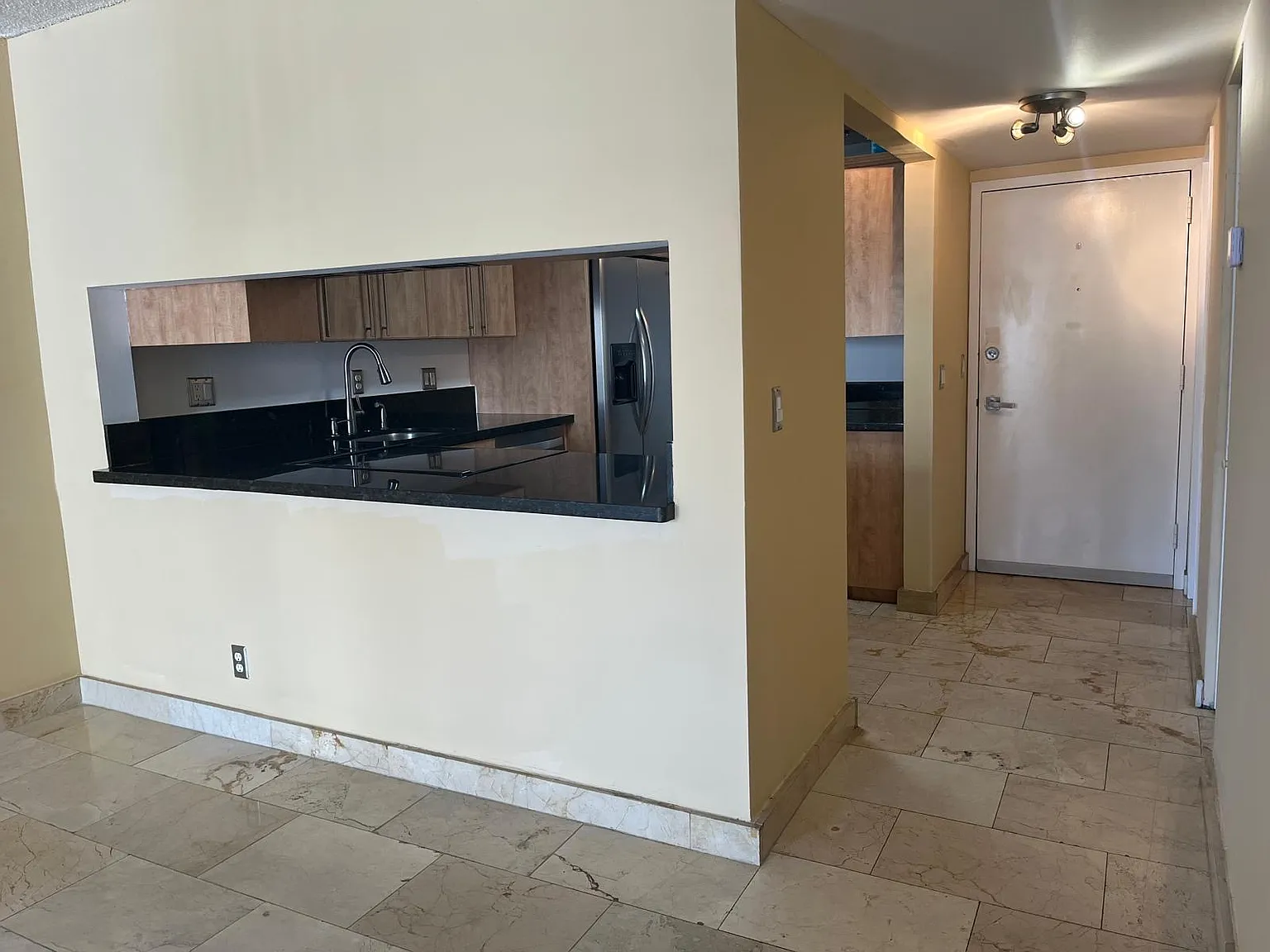 1 bed, 842 sqft, $2,000 — Photo 4