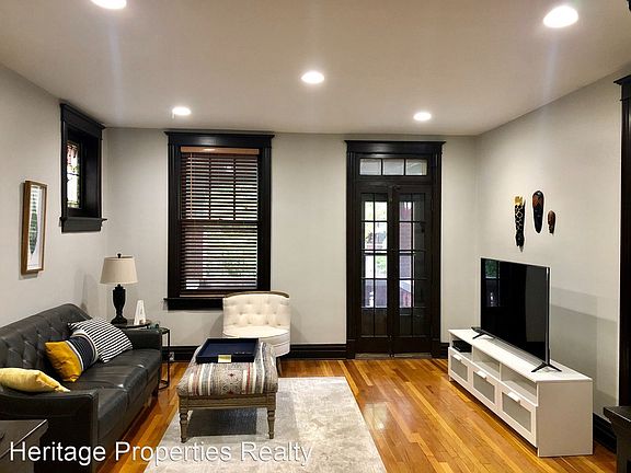 2nd image of 3548 Victor St APT 1W