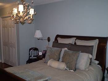 2nd image of 954 Lenox Hill Ct NE