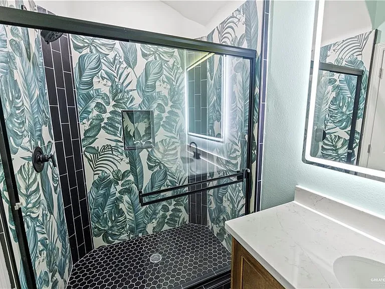 1401 E Karen St #B — Photo 8