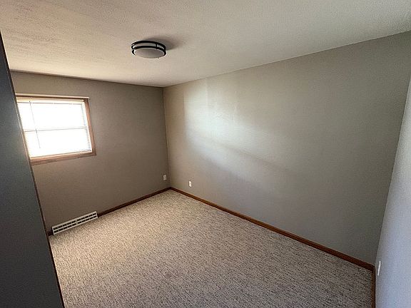 5th image of 109 E Brown St