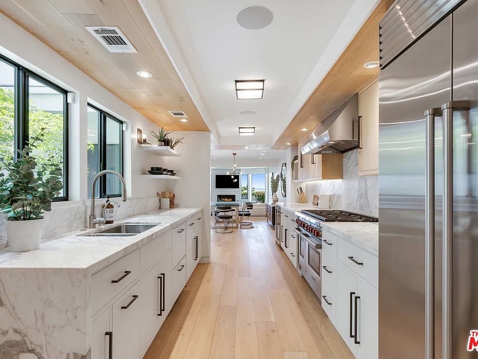 1st image of 17 Sea Colony Dr