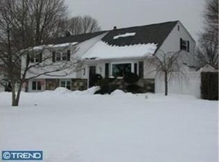 712 Ivyland Rd, Warminster, PA 18974