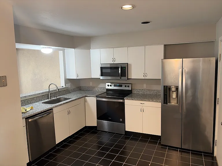 5055 Bristol Ct — Photo 2