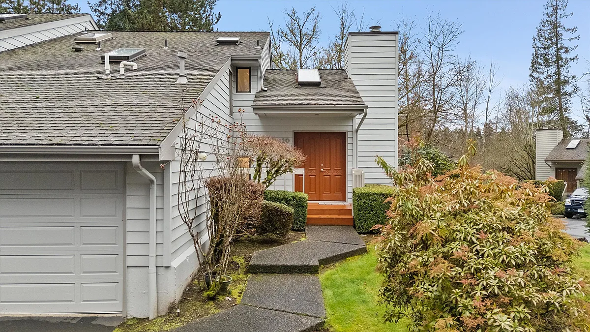 Building Photo - 10 143rd Ave SE