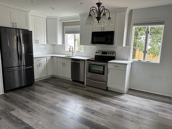 3rd image of 260 N 8th St