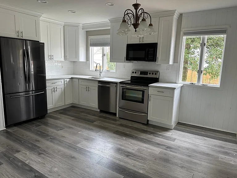 260 N 8th St — Photo 3