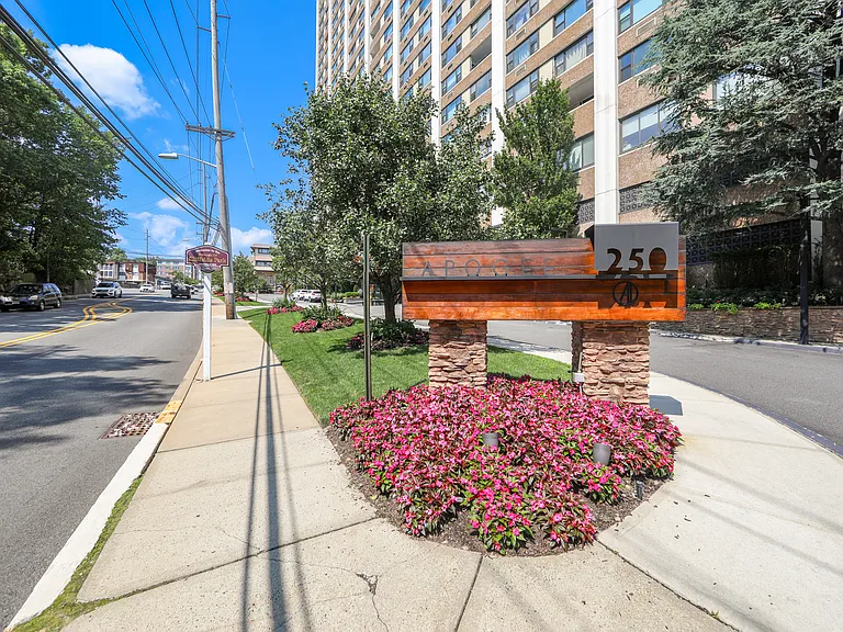 250 Gorge Rd #29E — Photo 33