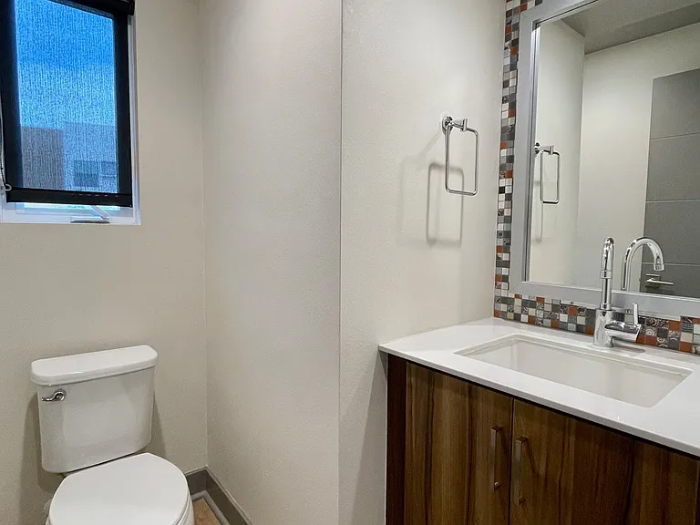 1409 Prescott St — Photo 11