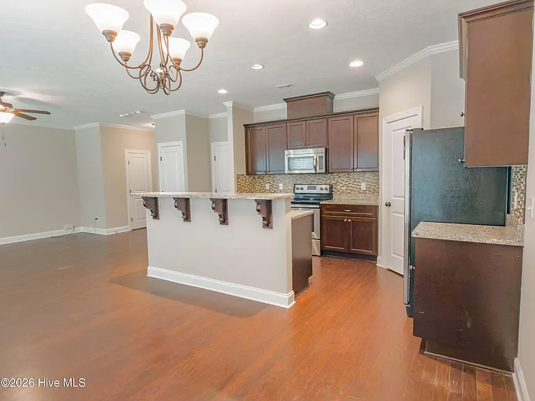 1945 Kenlock Dr — Photo 10