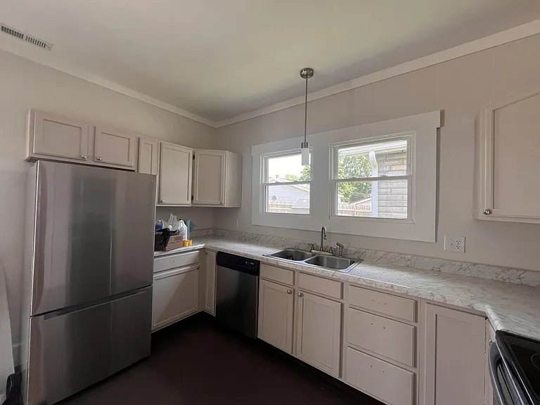 712 Benson Ave — Photo 5