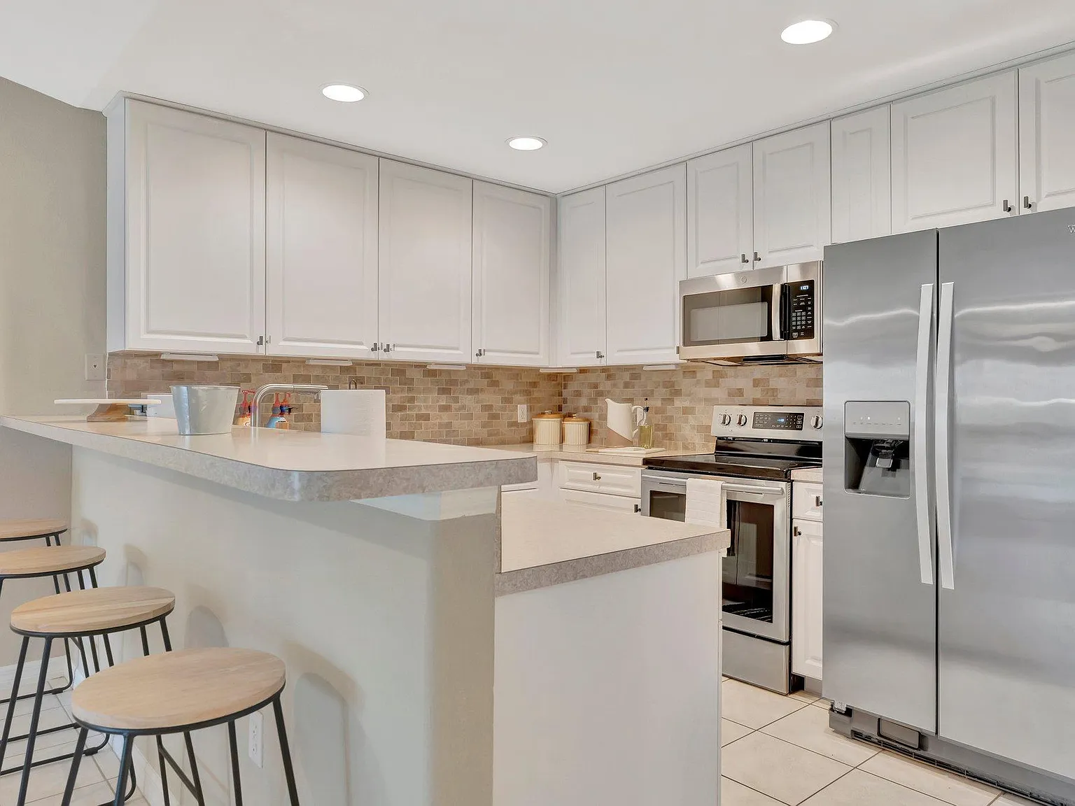2 bed, 1200 sqft, $1,825 — Photo 2