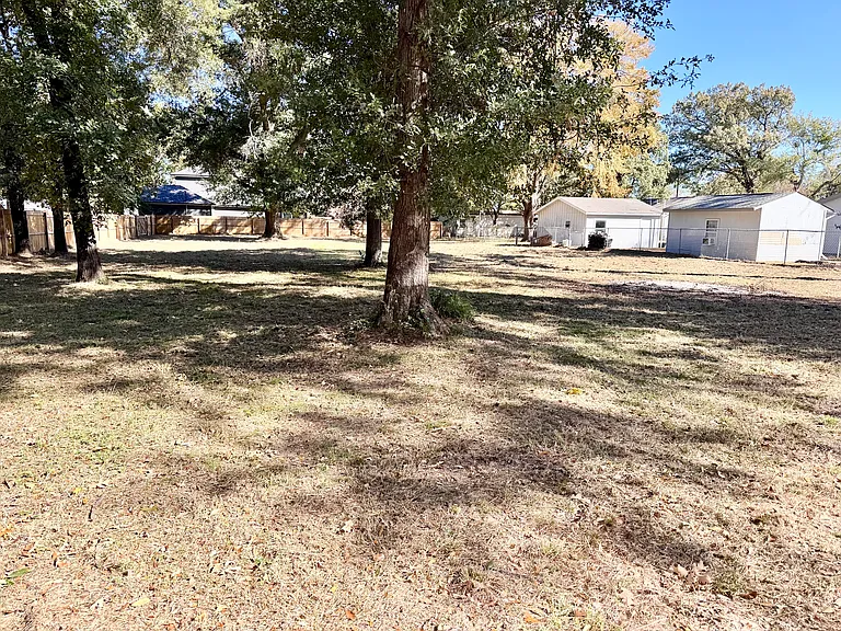 921 Bradleys Bnd — Photo 25