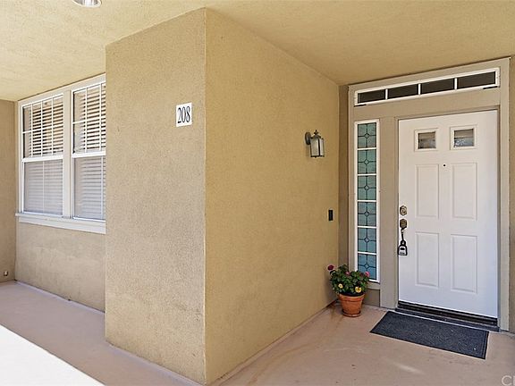 2nd image of 4 Woodcrest Ln APT 208