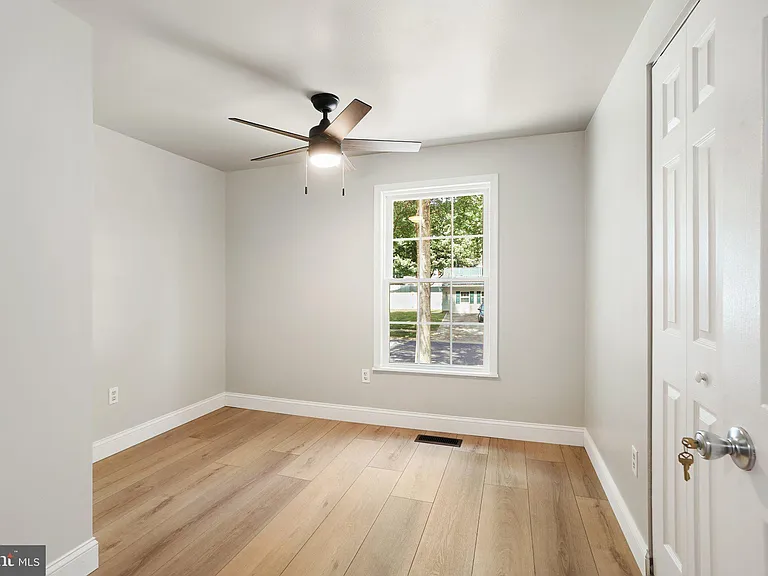 15950 Alameda Dr — Photo 10