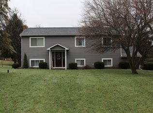 2655 Sun Terrace Dr, Hartland, MI