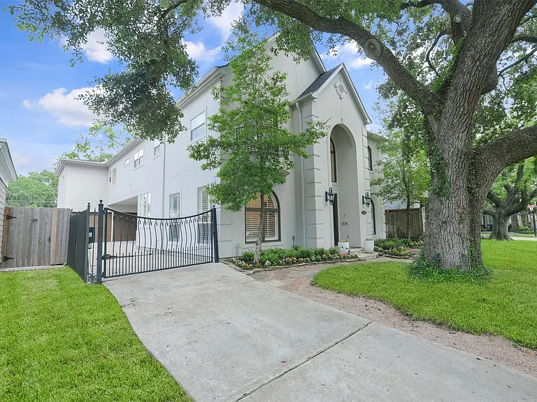 3724 Wroxton Rd — Photo 3