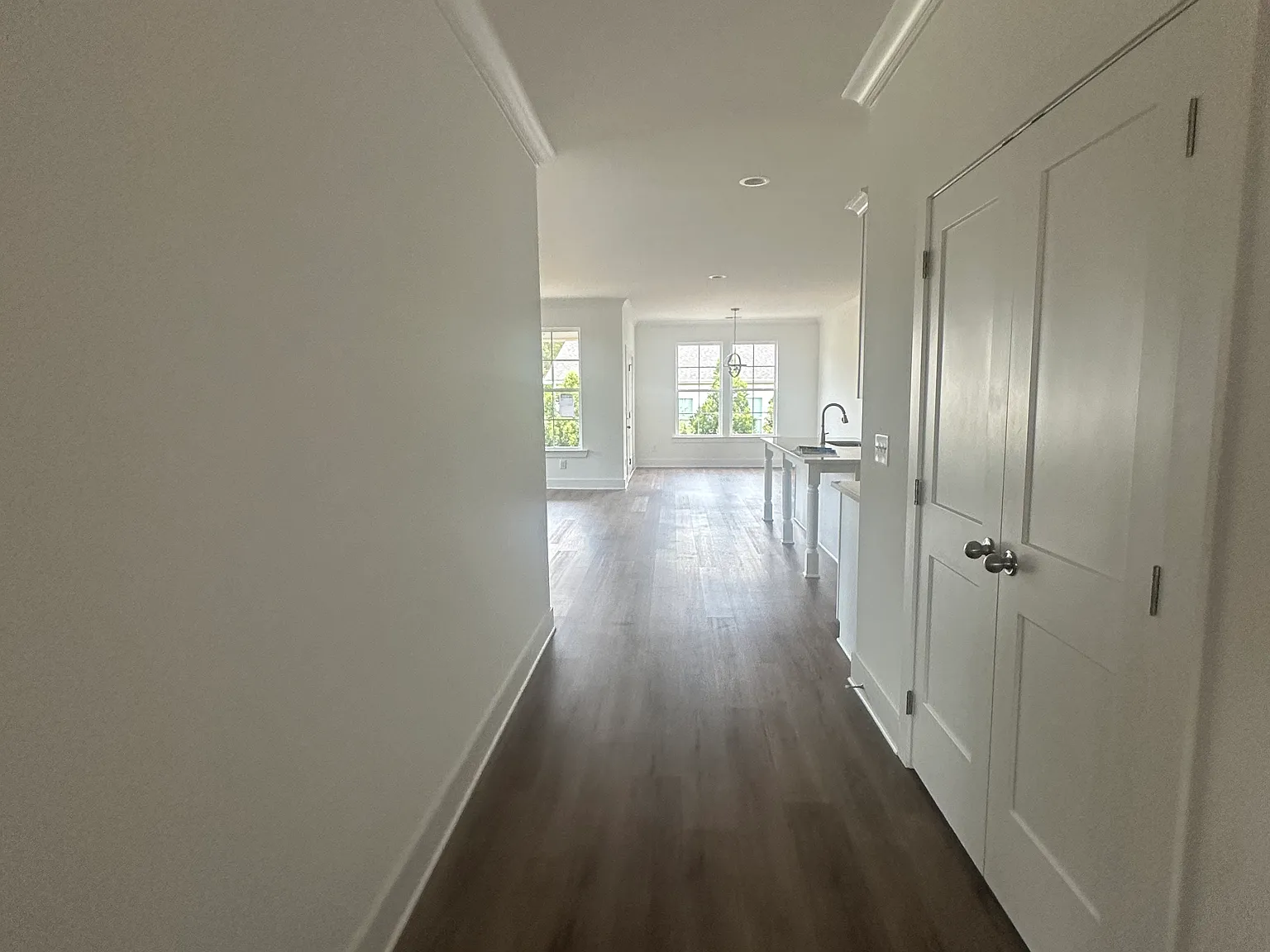 3 bed, 2003 sqft, $3,000 — Photo 2