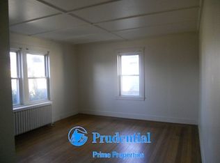 1 Harold St #1, Newport, RI 02840