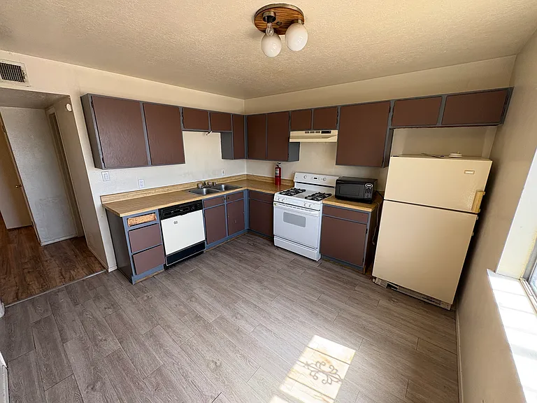 225 Figueroa St NE #4 — Photo 11