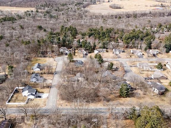 3rd image of 903 SouthWest Wagner Road