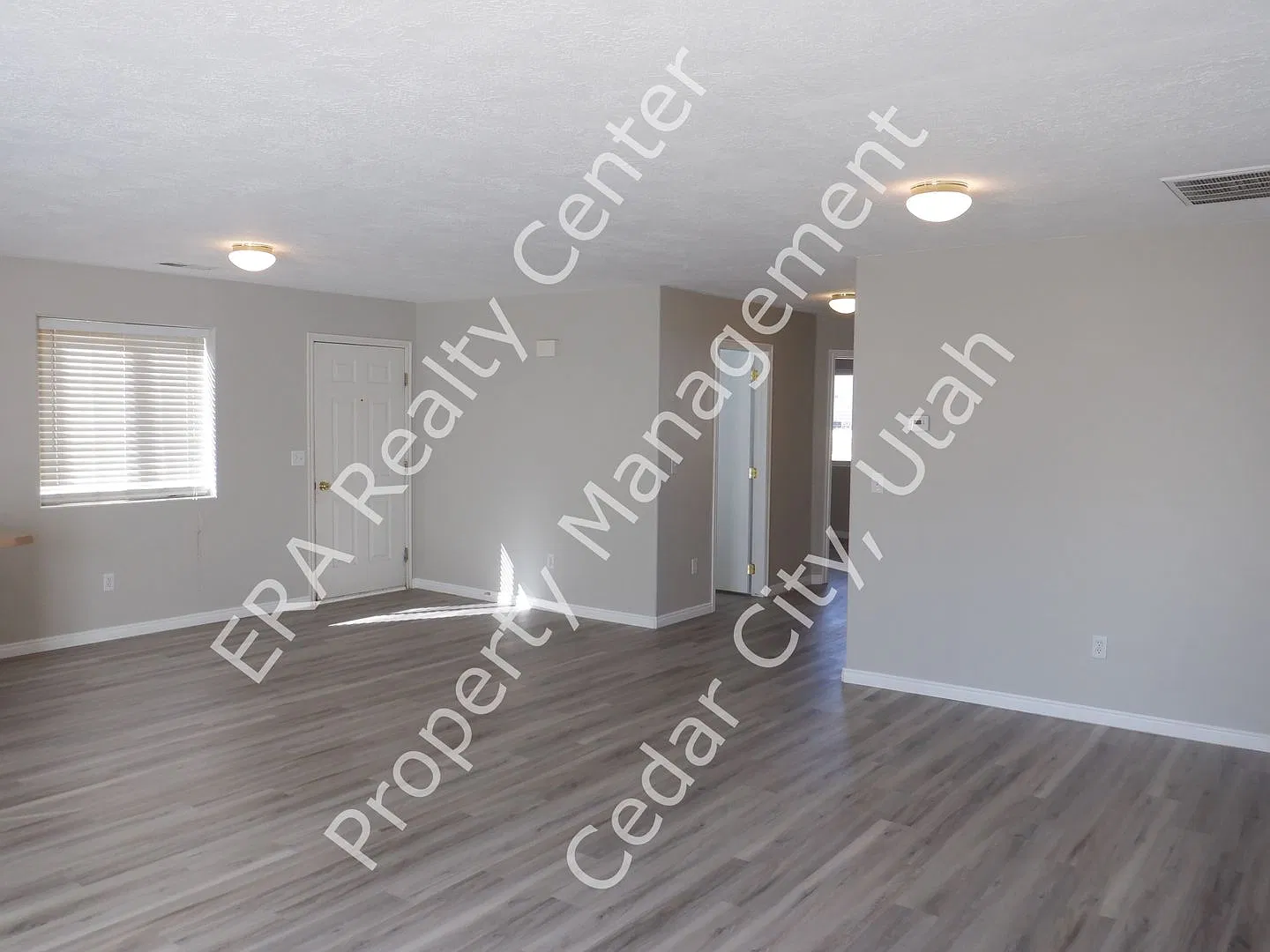 Move-In Discount! 3 bed 2 bath - Twin home — Photo 3