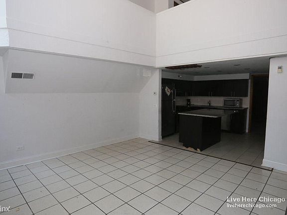 4th image of 875 West Ml #C1