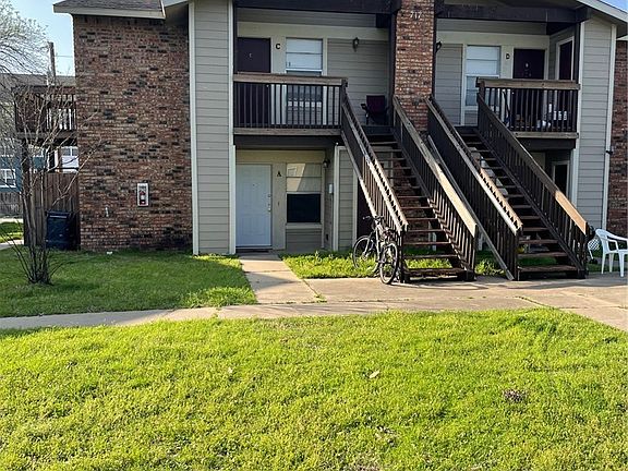 2nd image of 717 Wellesley Ct APT A