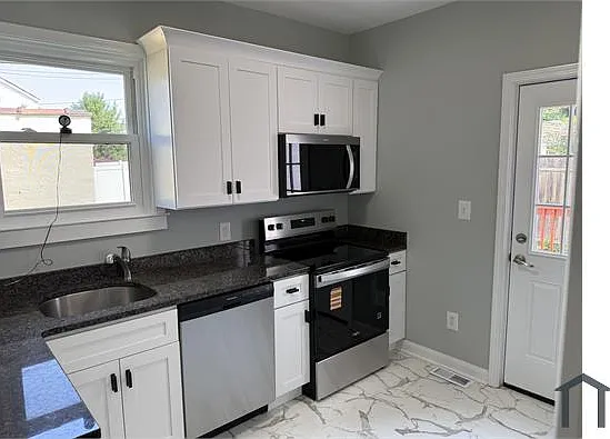 4606 Walther Ave — Photo 6