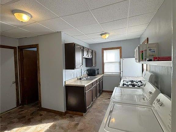 3rd image of 1215 E 4th St