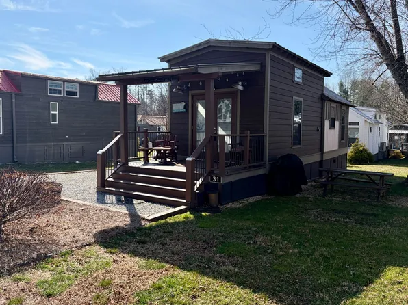 31 Rest Awhile Ln, Flat Rock, NC 28731