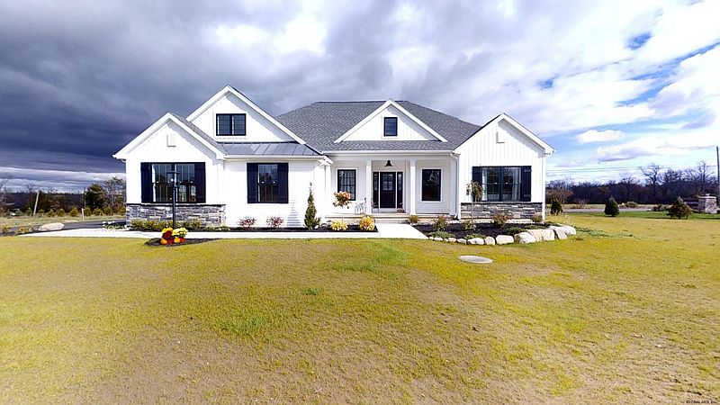 3rd image of 51 MALLORY Way