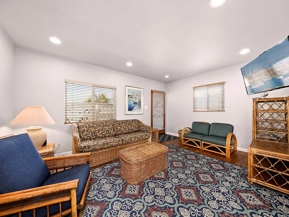 2859 Bayside Ln