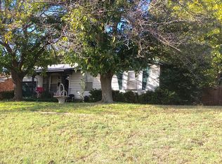 1104 E Omega St, Henrietta, TX 76365