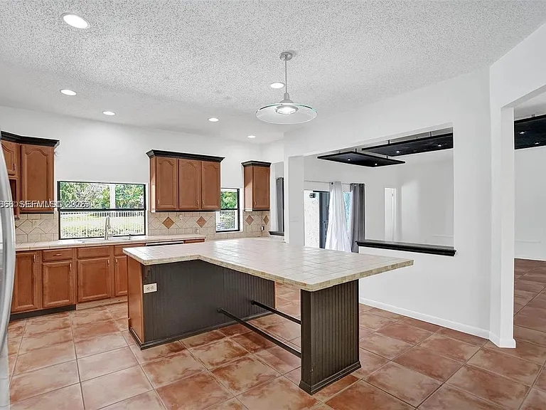 16610 Royal Poinciana Ct #16610 — Photo 35