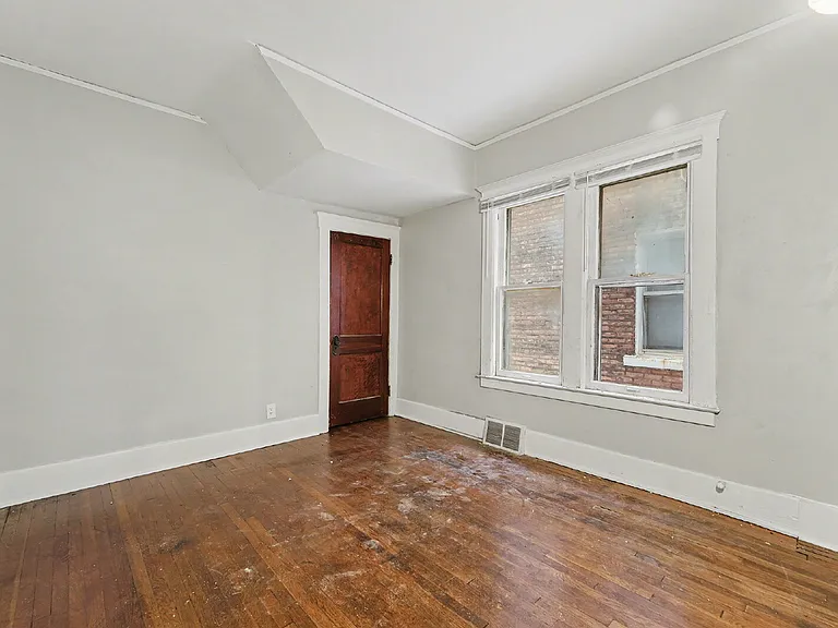 4584 Vancouver St — Photo 10