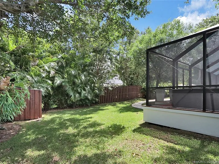 21 Emarita Way — Photo 35