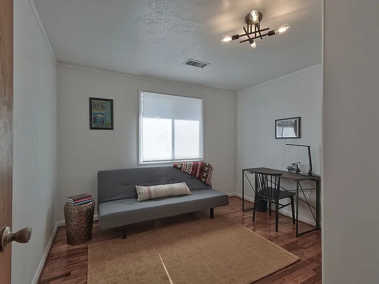 1328 NE 9th Ave — Photo 13