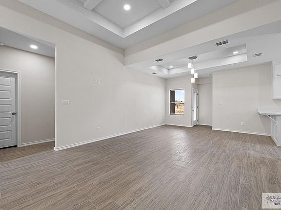 4th image of 401 Hope Rd