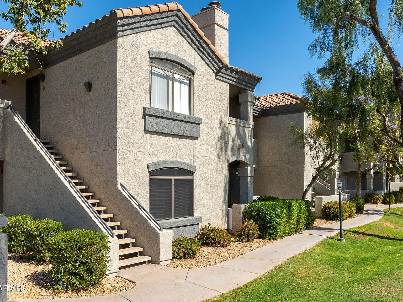 2 bed, 1.0 bath, 924 sqft, $1,900 — Photo 2