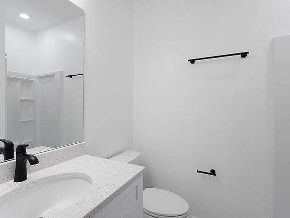 5th image of 949 N Damen Ave #1