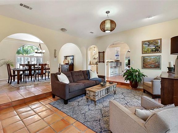 3rd image of 305 Nautilus Ave