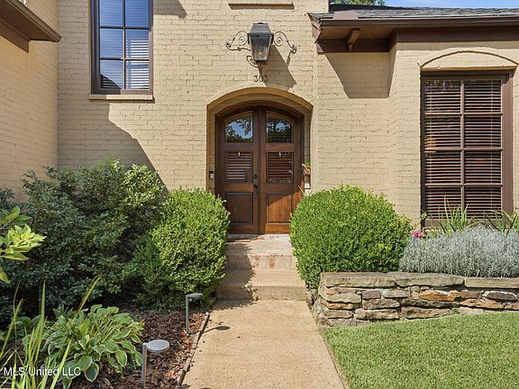 3rd image of 303 Tuscany Ct