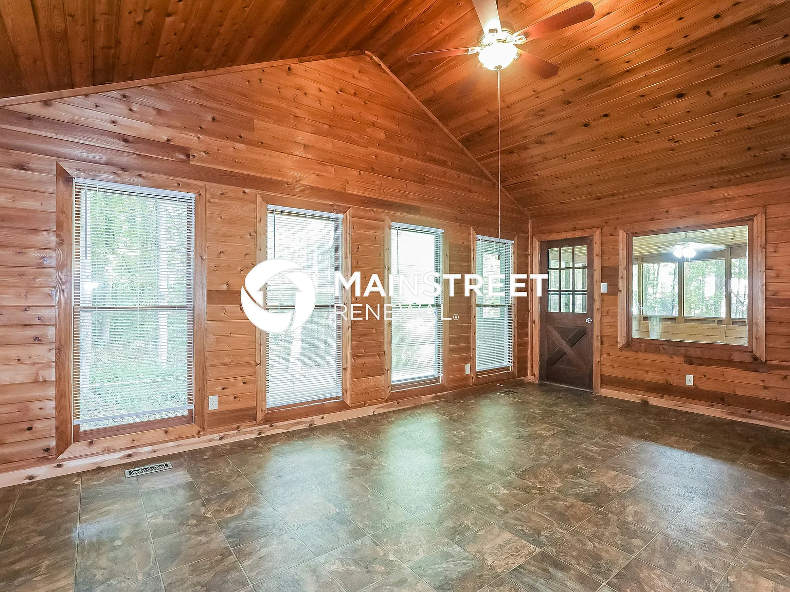 302 Meek Dr — Photo 3