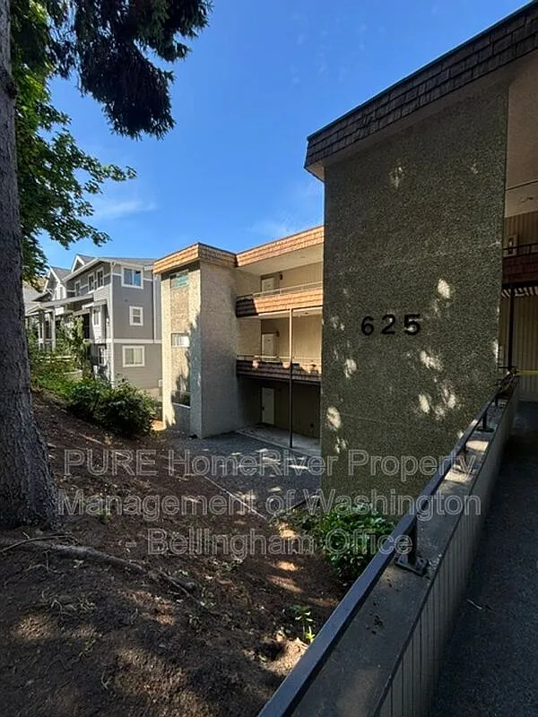 2 bed, 1.0 bath, 1285 sqft, $1,875 — Photo 3