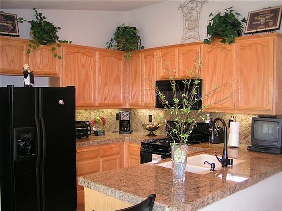 kitchen with oak cabinets, granite counters